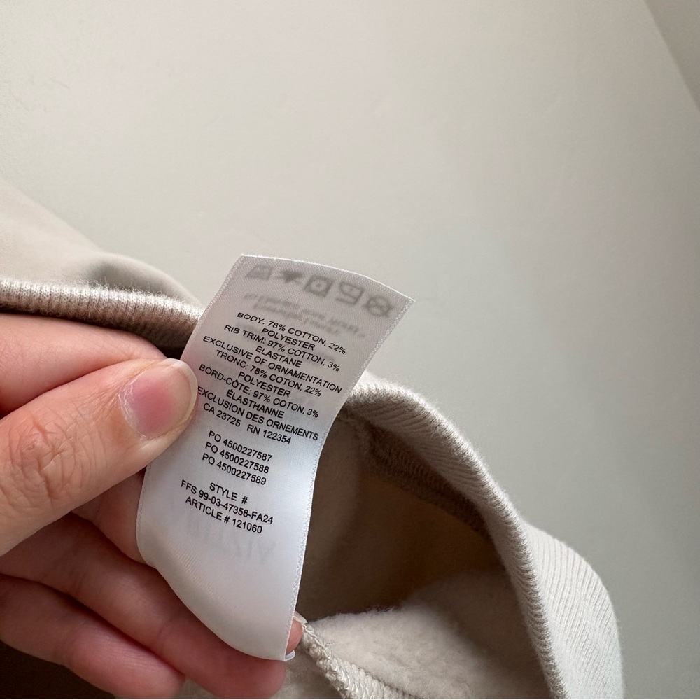 Aritzia Cozy Fleece Mega Raglan Zip Hoodie cream
Size S - Picture 7 of 9